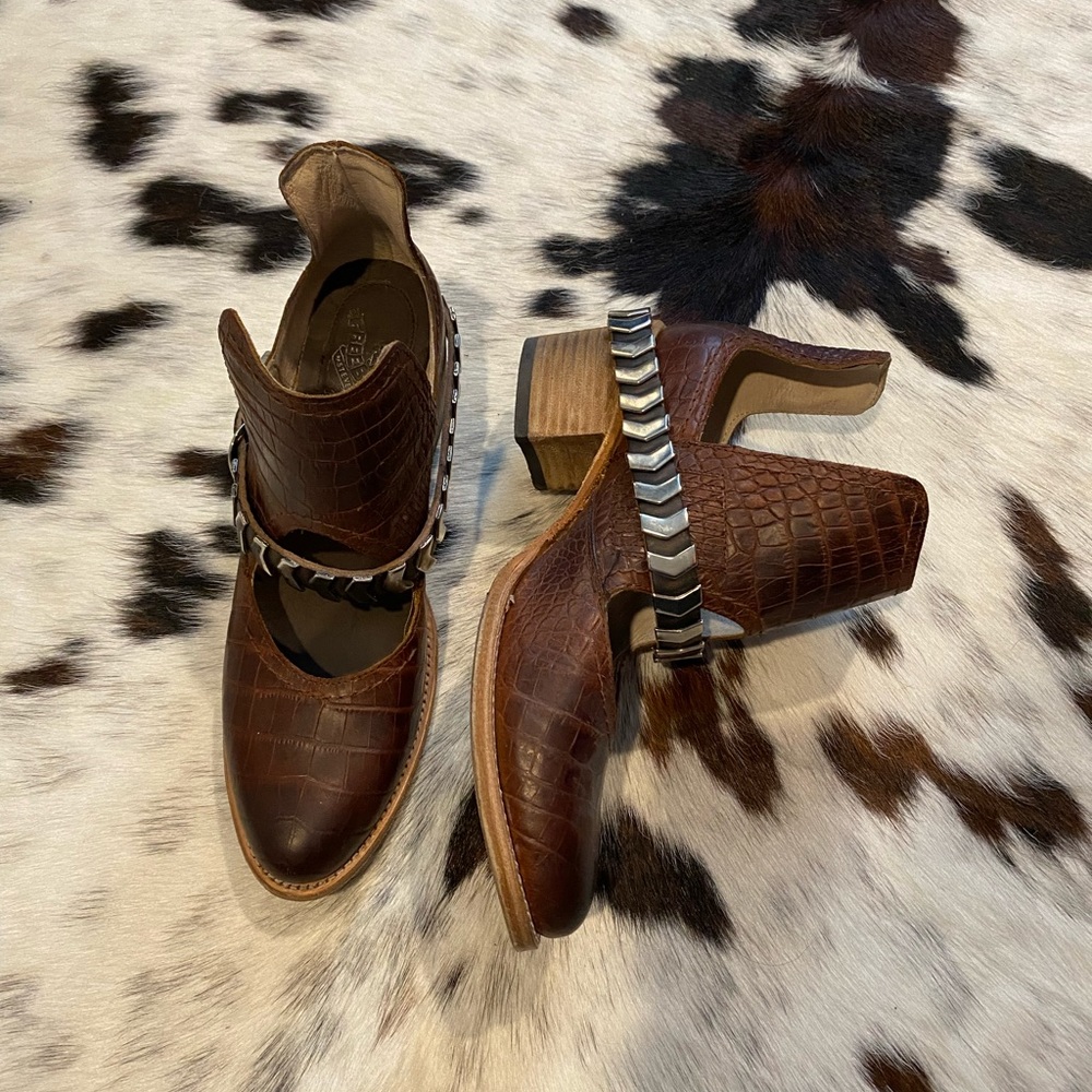 Freebird Cognac Blades